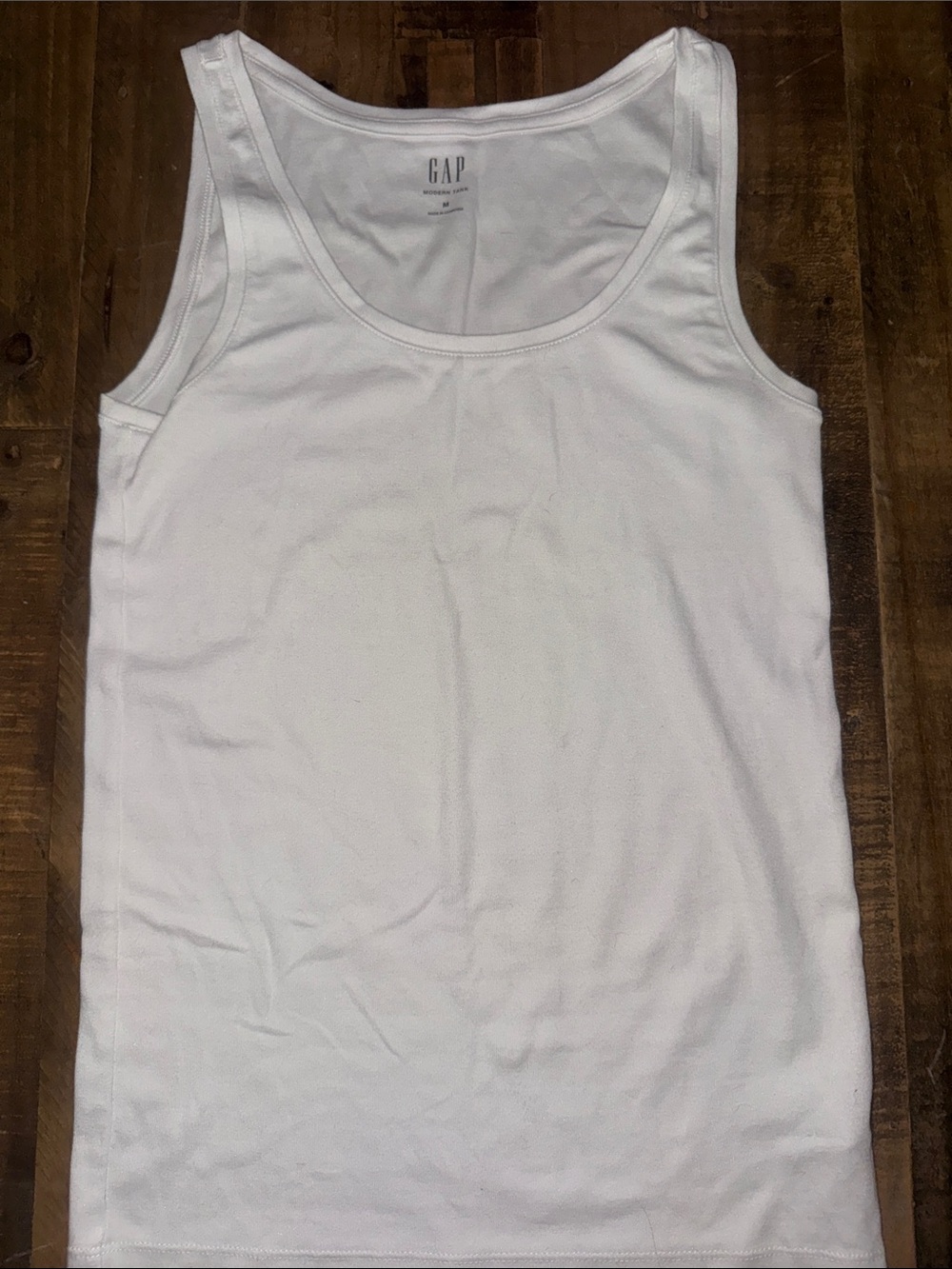 GAP Women’s White Scoop Neck Tank Top